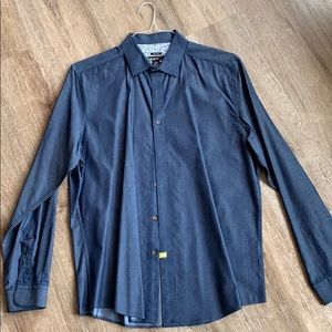 Men’s slim fit dress shirt.